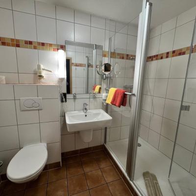 Doppelzimmer5 Bad Gross
