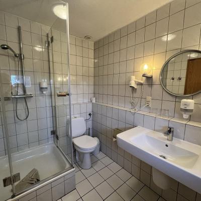 Doppelzimmer7 Bad Gross
